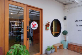 Redpanda Hostel & Cafe